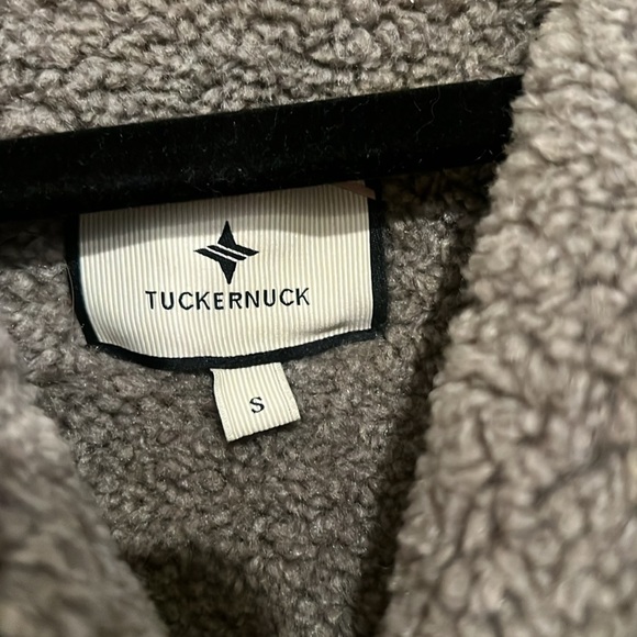 Tuckernuck women’s pullover jacket - small - great condition- quarter zip - Picture 2 of 3